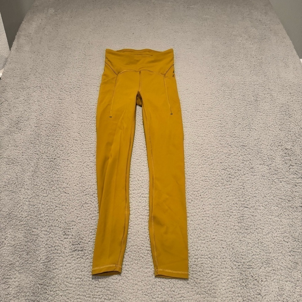 Lululemon Power Thru High-Rise Tight 25"
Gold Spice Size 4
